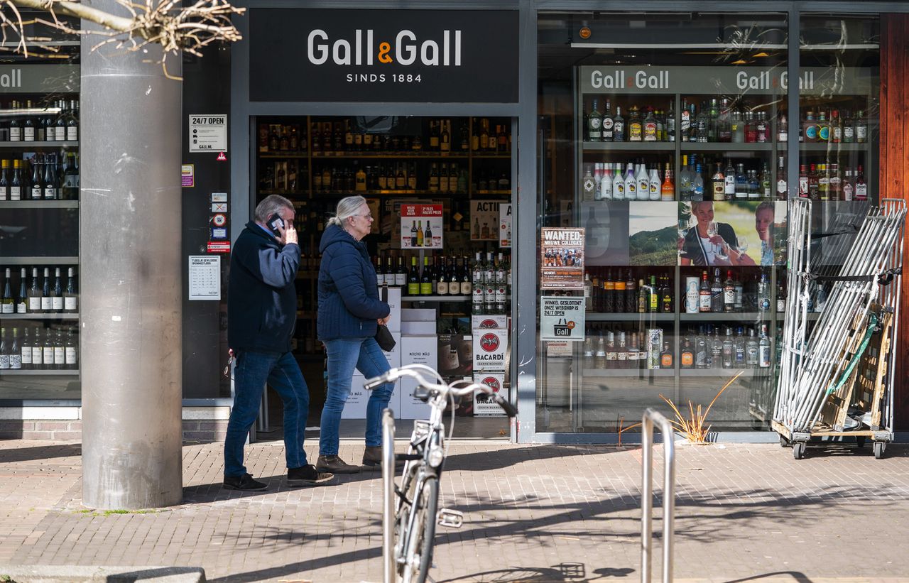 Wie op zondag werkt bij slijter Gall &amp; Gall, gaat er flink op achteruit. En dus staakt het personeel dit weekend
