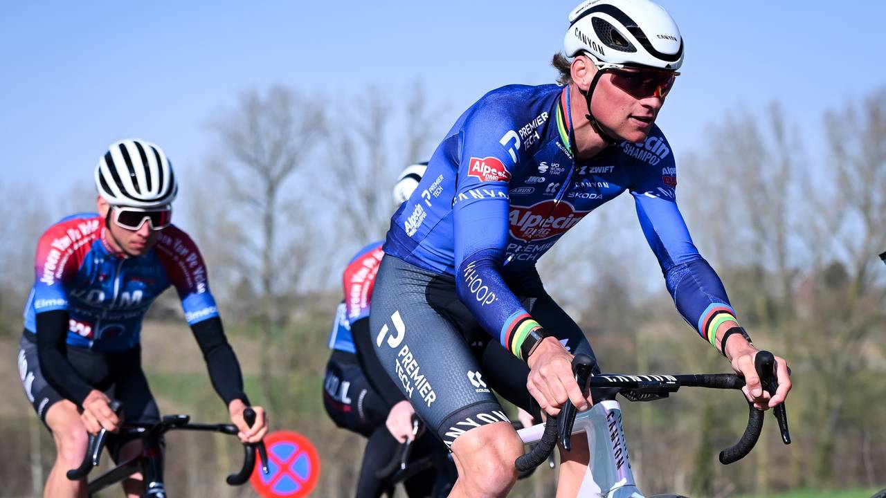 Van der Poel over Omloop: 'Niet alle druk rust op mijn schouders'