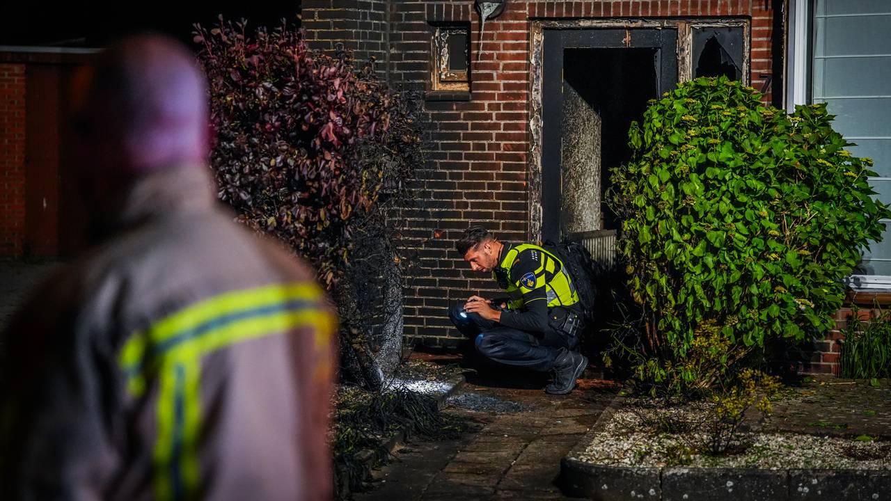 Explosie bij voordeur van huis, buurtbewoners schrikken wakker van knal