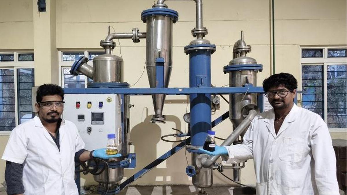 CSIR-IICT scientists turn ‘unrecyclable’ snack wrappers into fuel, plastics and hydrogen