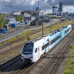 Vrouw bevalt in trein terwijl ze onderweg is naar controle in Gronings ziekenhuis