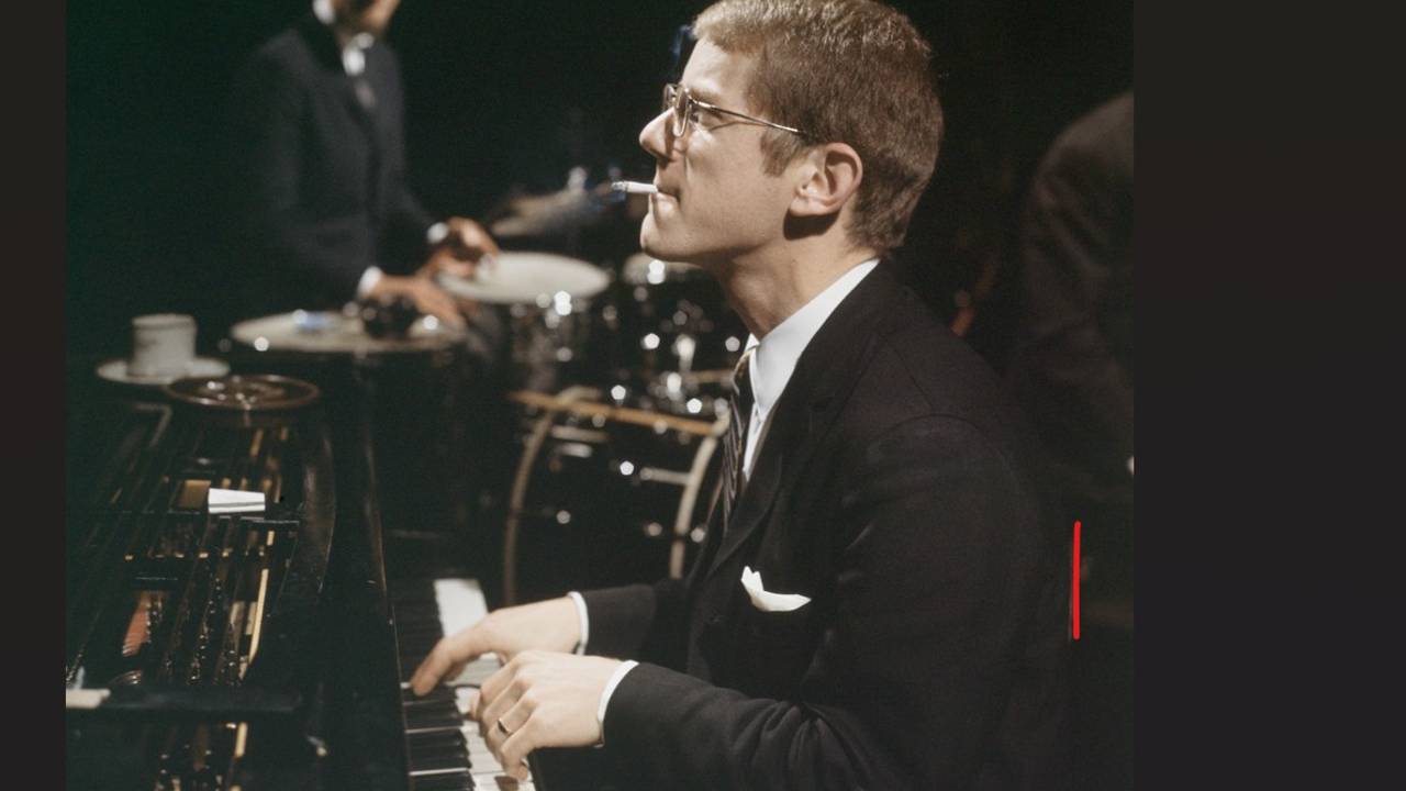 Jan Huydts (89) overleden, begeleidde Wim Sonneveld op piano bij Het Dorp