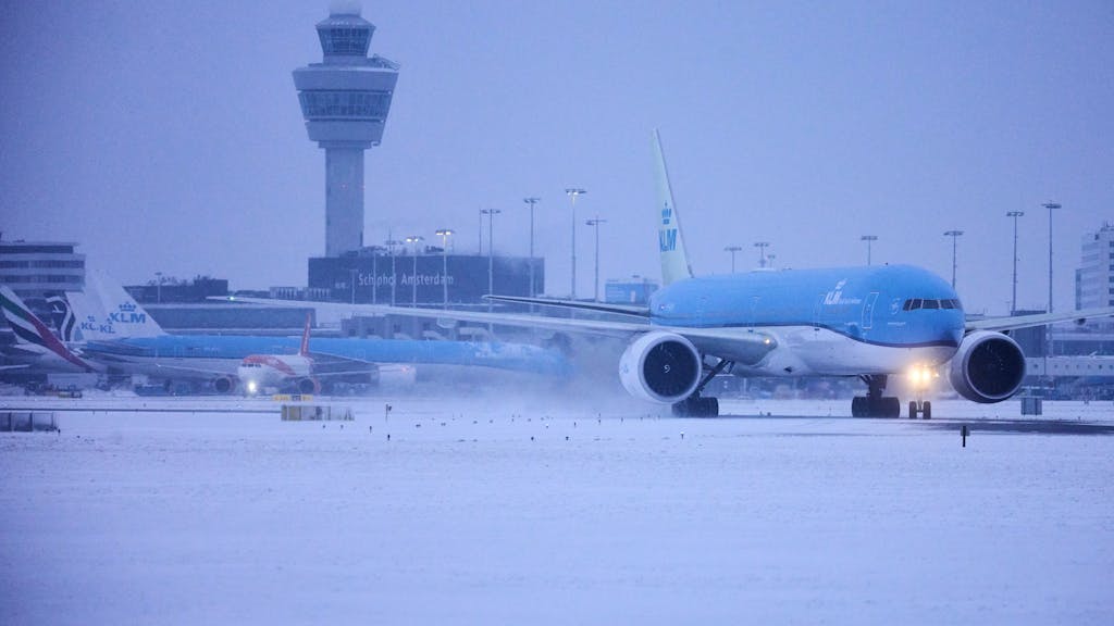 Schiphol en KLM scherpen winterprotocol aan na winterchaos