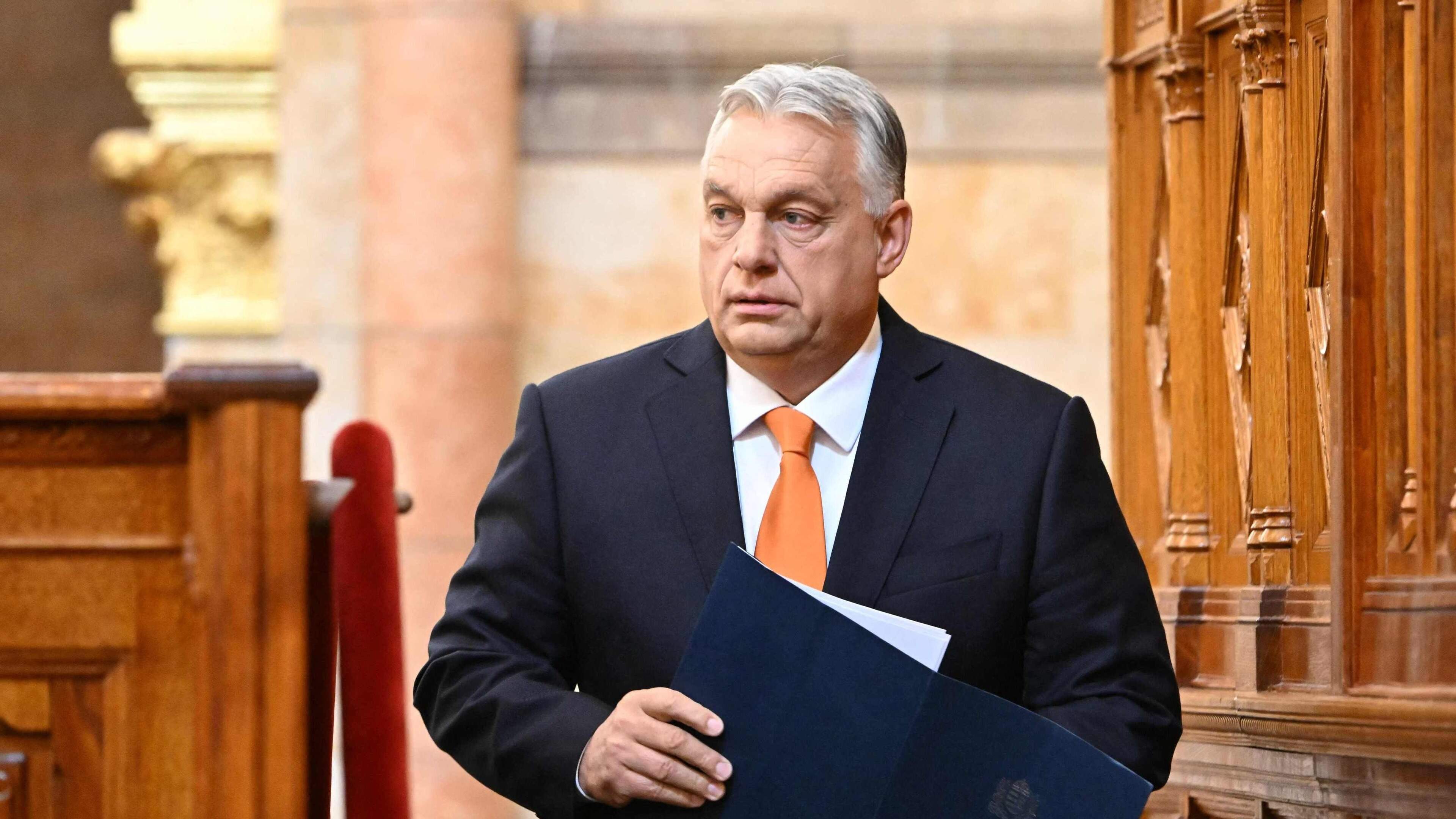Viktor Orbán stapt uit Hongaars parlement na verkiezingsnederlaag
