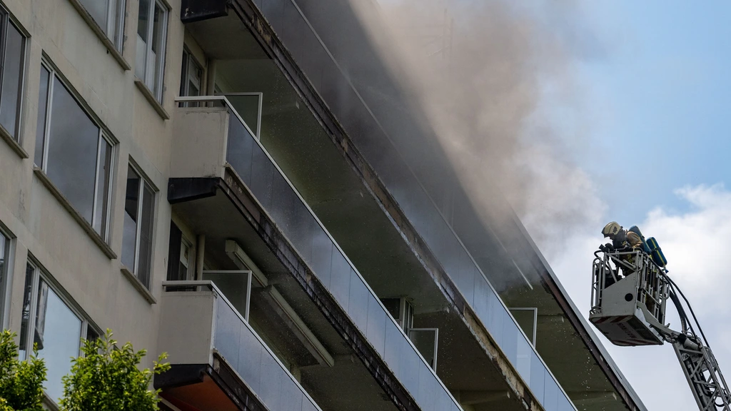 Vijf doden bij grote brand in flat Antwerpen, zoektocht naar meer slachtoffers