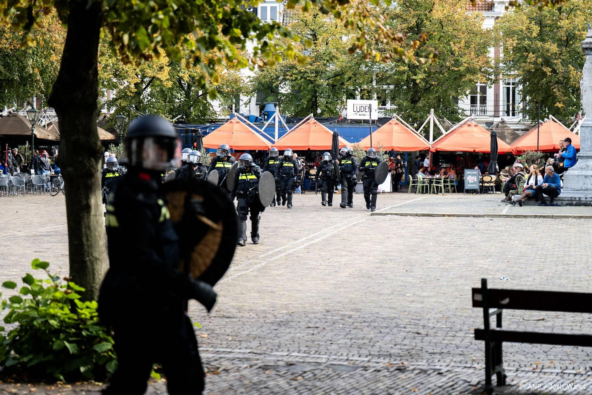 Tientallen aanhoudingen en gewonden na rellen in Den Haag