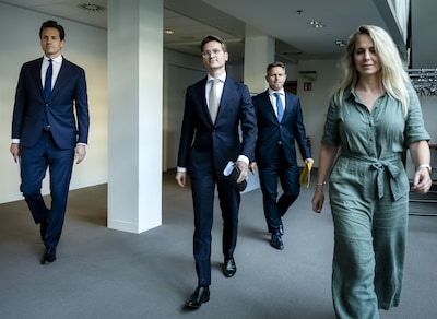 Spannend stikstofdebat aanstaande, twintig trekkers trekken toeterend Den Haag in