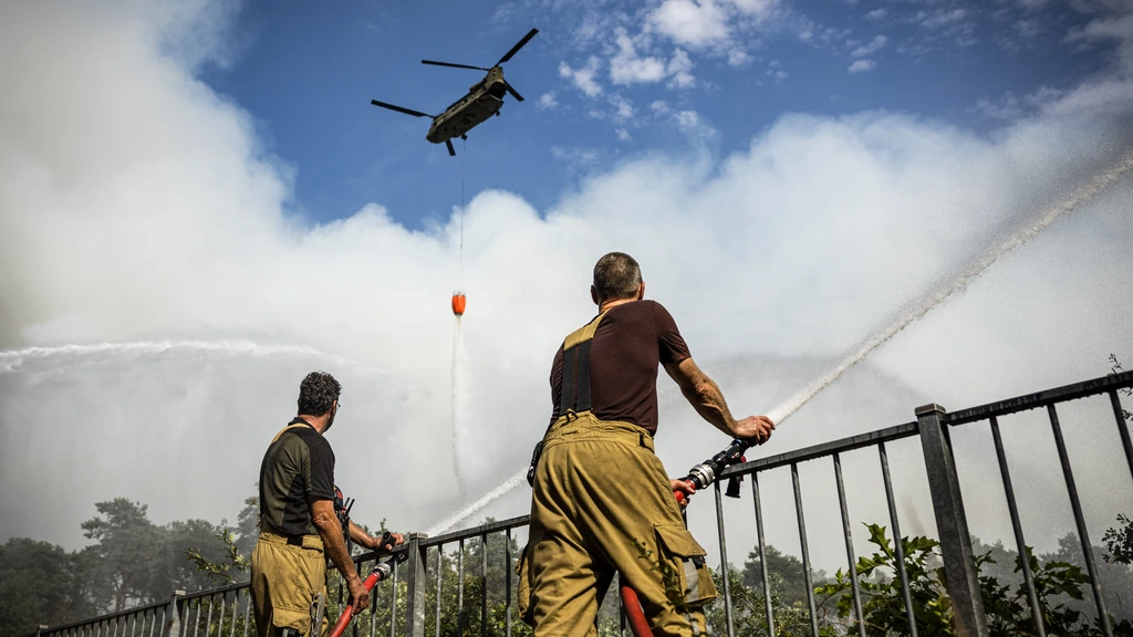 NL-alert verstuurd voor grote natuurbrand Noord-Limburg, helikopters defensie ingezet