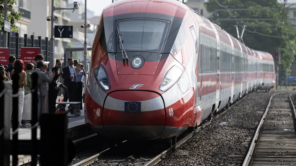 Honderden treinpassagiers zitten hele nacht vast in trein in Frankrijk
