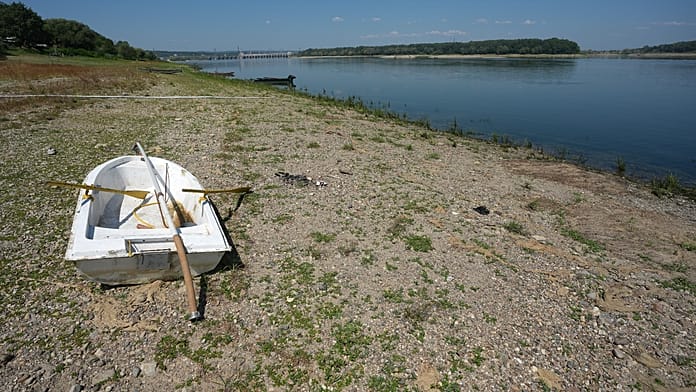 Record-low Danube exposes sandbanks, strands boats in Serbia