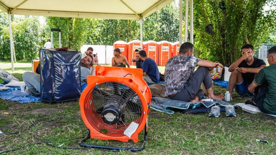Wachtende asielzoekers in Ter Apel kunnen schuilen in kantoor