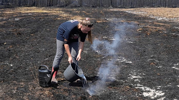 France wildfire: Residents douse embers with water after blaze destroys 170 homes in Le Porge
