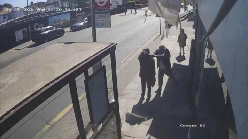 Twee Joodse mannen neergestoken bij synagoge in Londen, politie spreekt van terreur