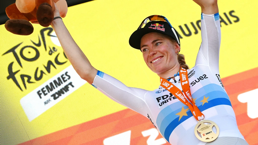 Vollering 'supertrots' op ritzege in Tour: 'Ik had echt iedere meter nodig'