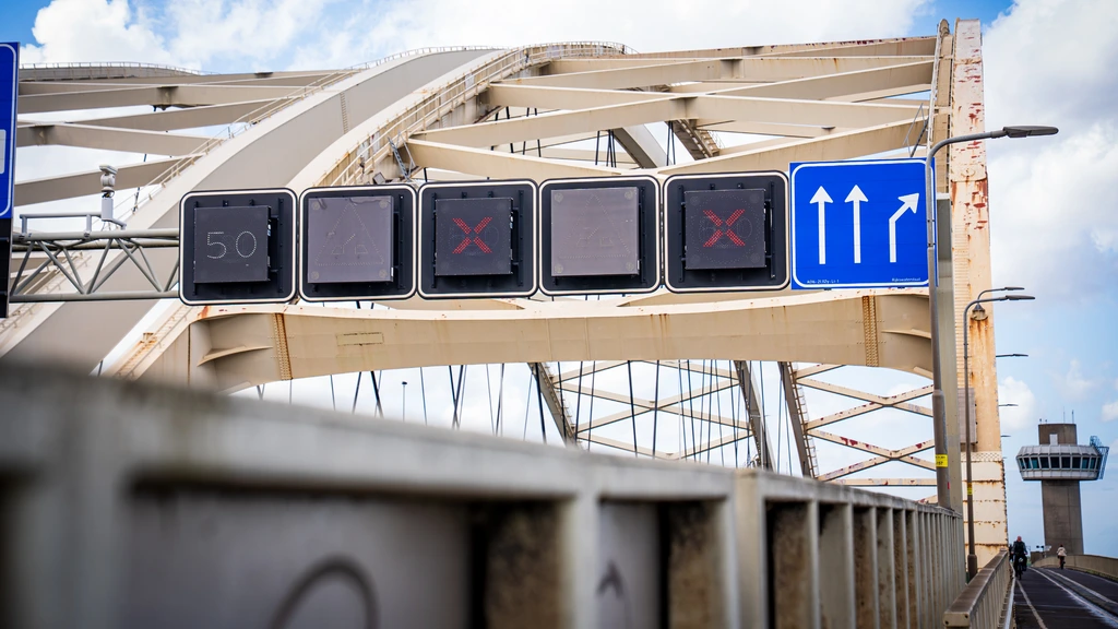 Landelijke storing Rijkswaterstaat, probleem met bruggen, tunnels en rode kruizen