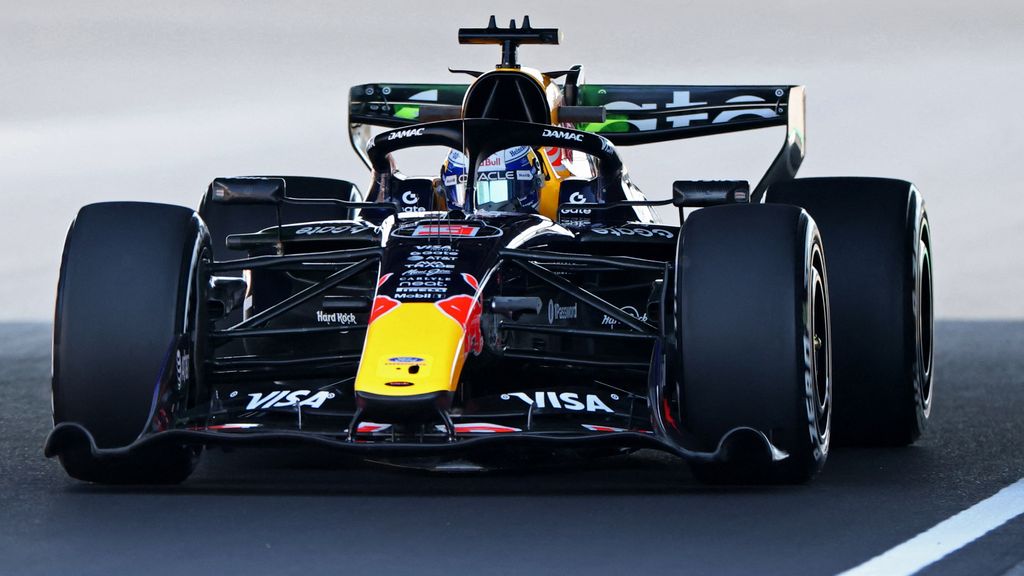 Verstappen slechts tiende in tweede training Japan, Piastri sneller dan Mercedes-rijders