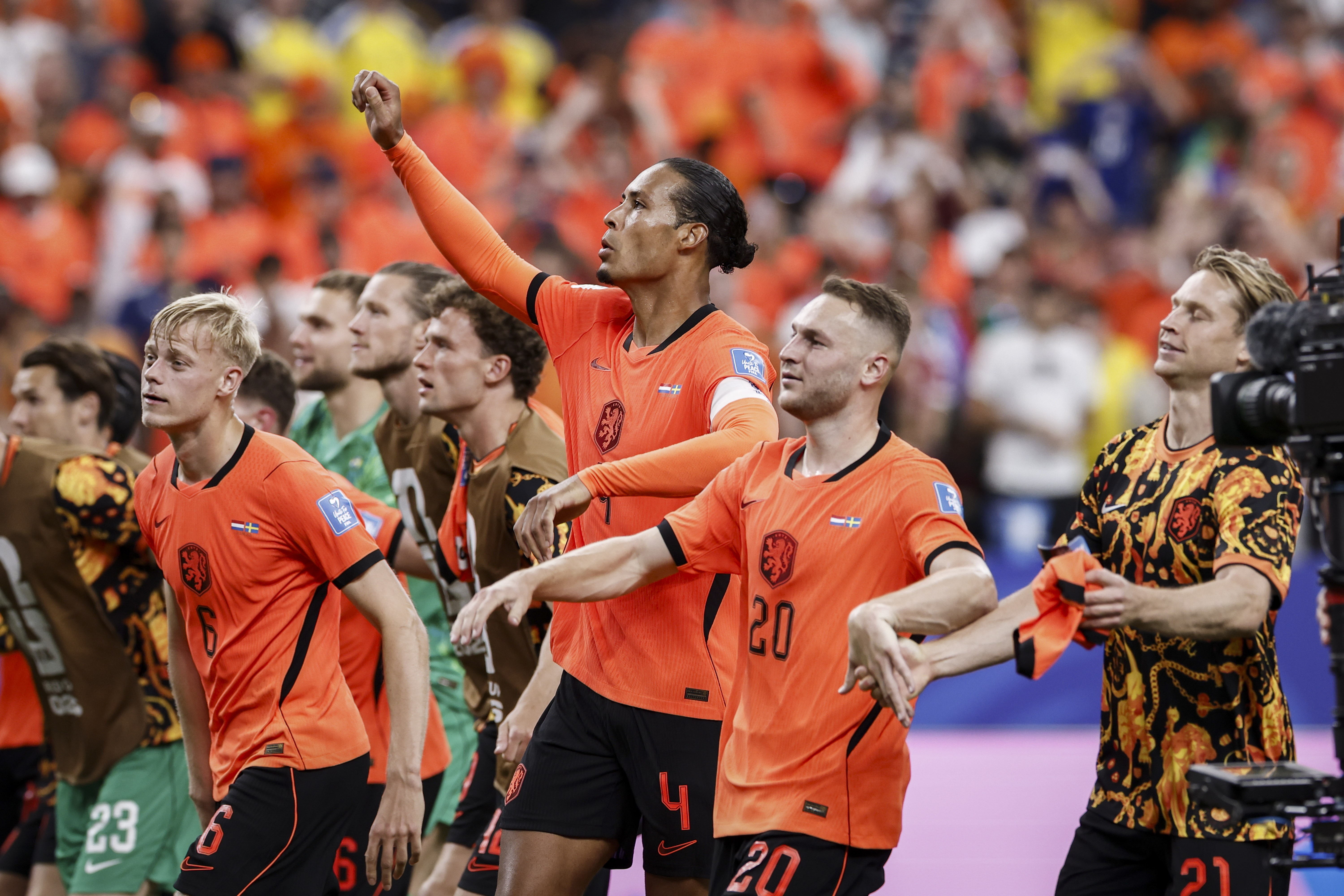 Telegraaf-verslaggevers: ‘Oranje kan lekker zelf bepalen tegen wie ze spelen en waar’