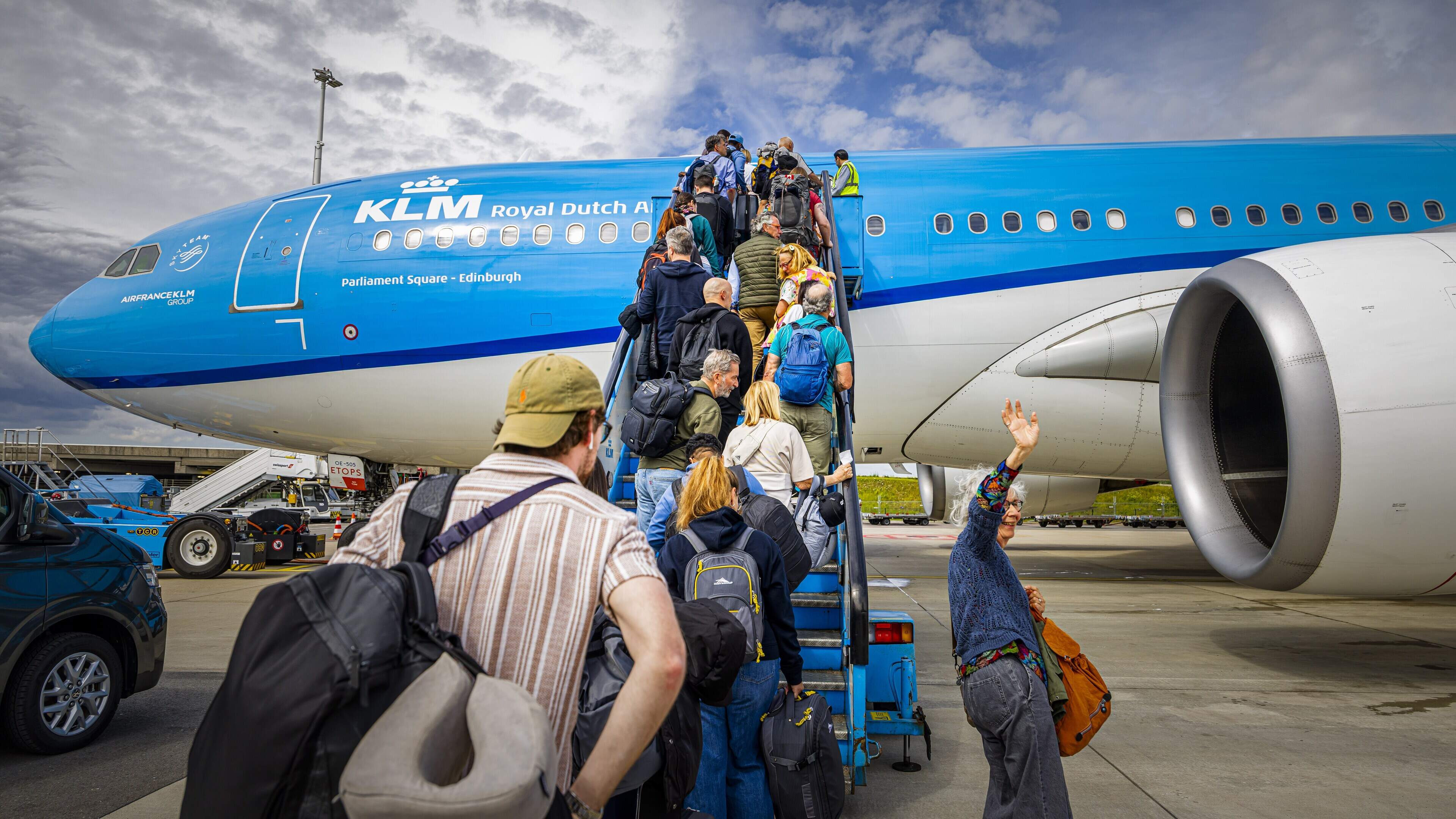 Personeel KLM blij met magere zwarte cijfers: ’Onzekerheid over kerosineprijs blijft’