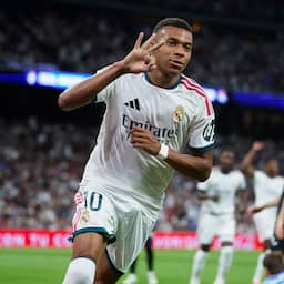 Mbappé leidt Real Madrid met hattrick naar ruime zege bij thuisdebuut Dumfries