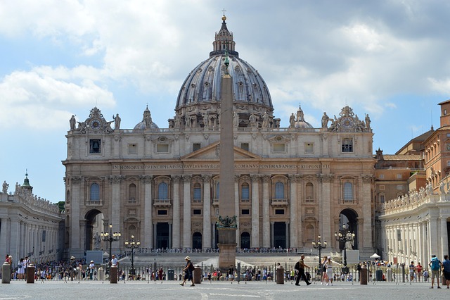 Pope Leo XIV needs no further lung cancer treatment, Vatican says