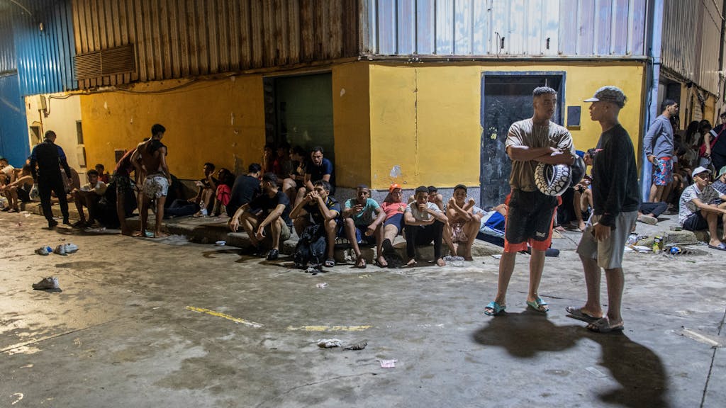 Tienduizenden migranten steken in 24 uur over naar Spaanse exclave Ceuta