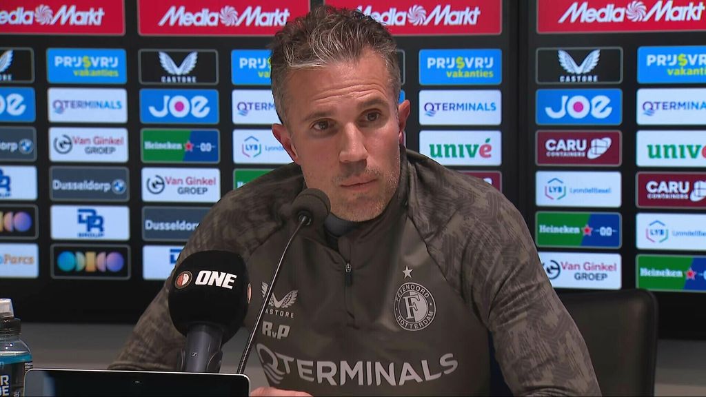 Ergernis Van Persie over snelle kritiek op Sterling: 'Lekker op z'n Nederlands'