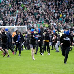 Rangers-Celtic loopt uit de hand: fans bestormen massaal het veld na Old Firm
