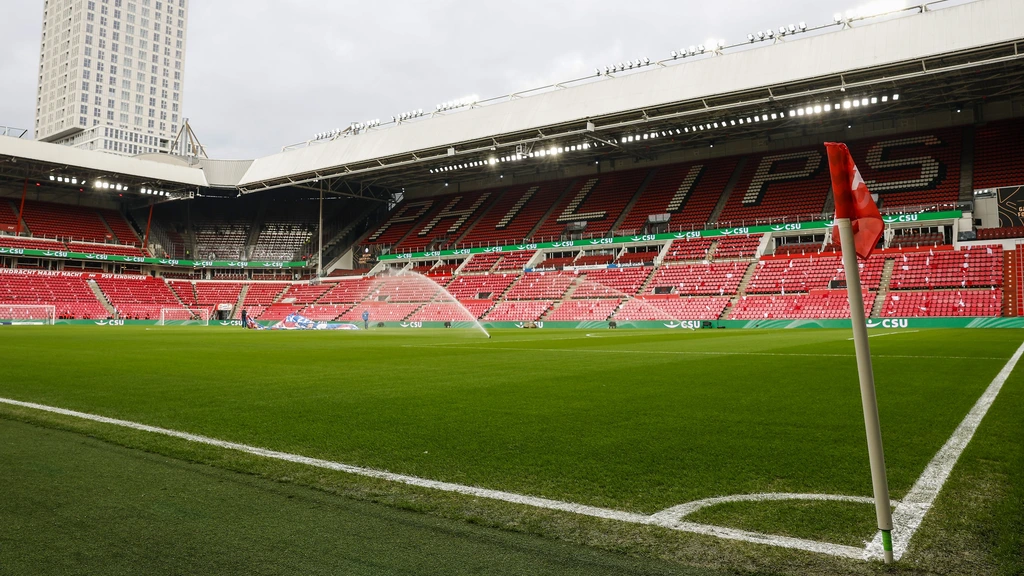 PSV heeft beste grasmat van Nederland, Feyenoord na elf jaar van troon gestoten