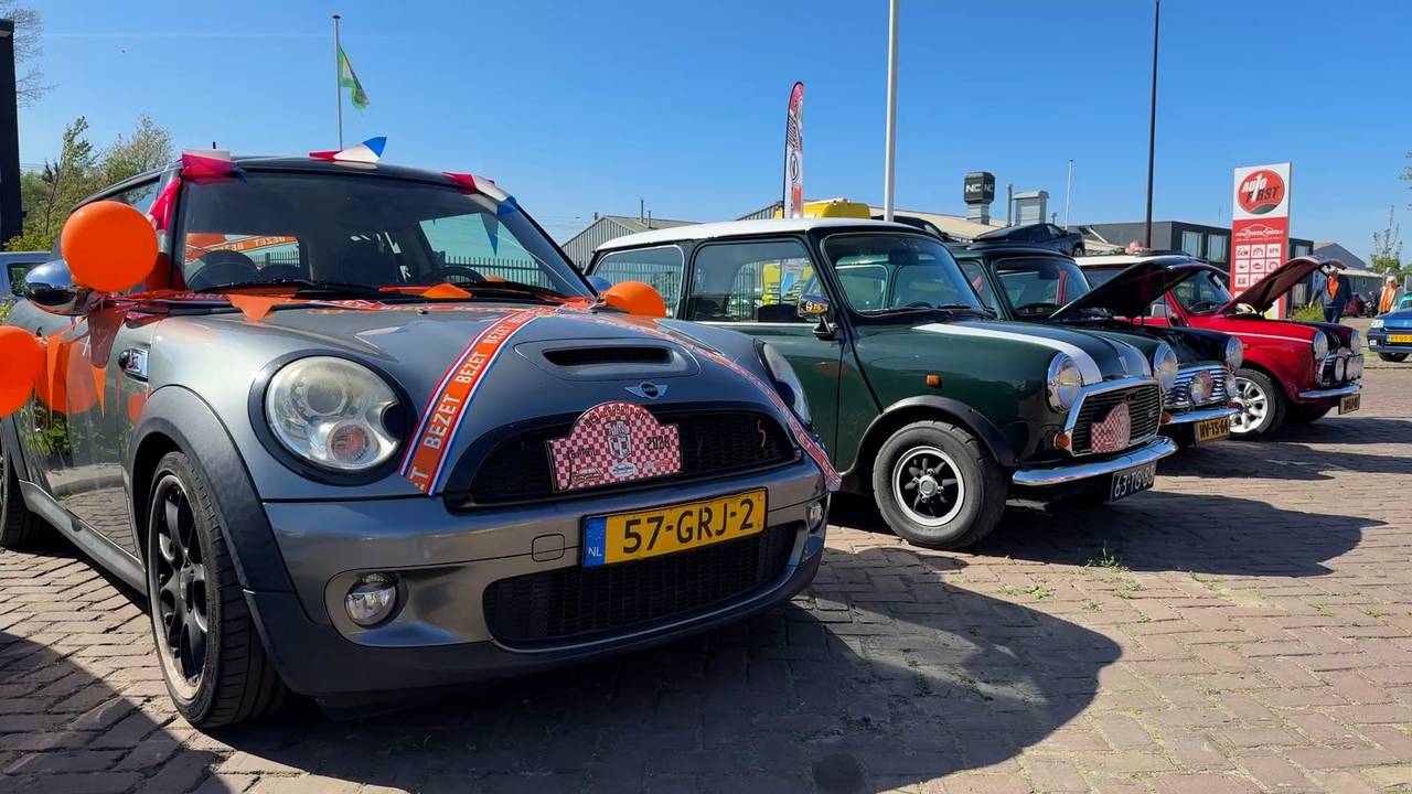 Oldtimerliefhebbers komen alvast in de stemming voor Koningsdag