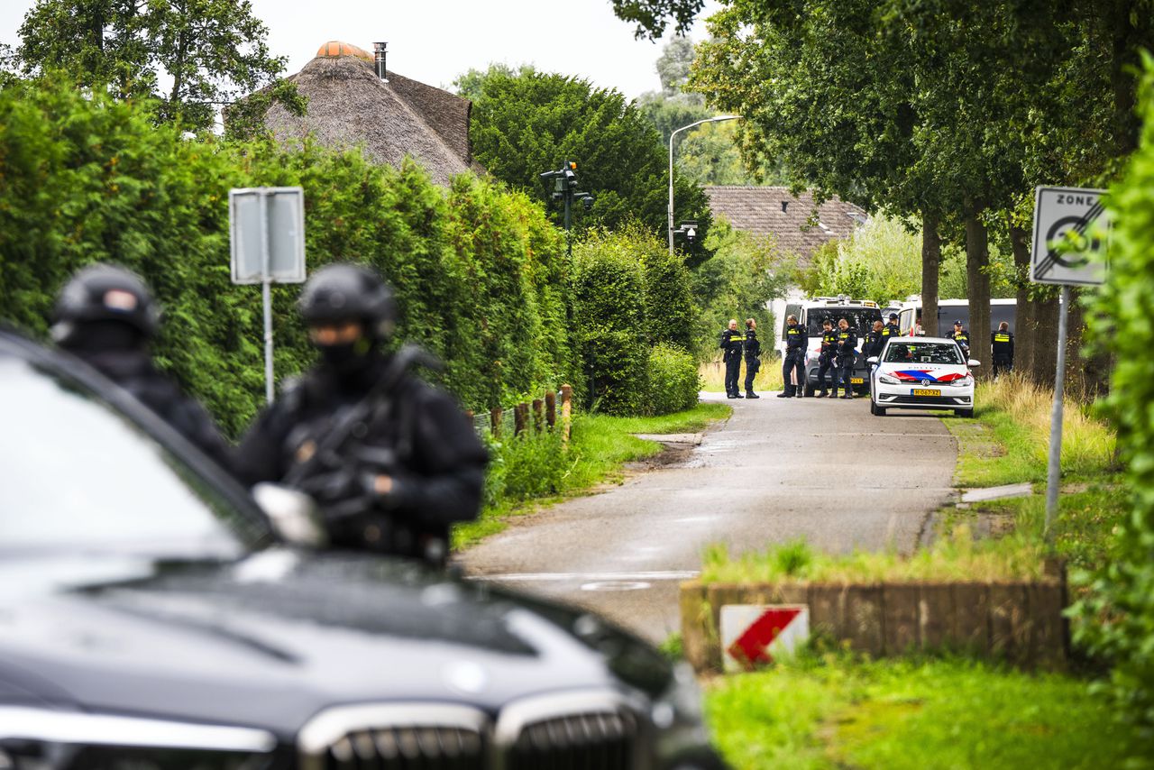 32 verdachten geweld Overasselt blijven langer vast, worden allen verdacht van moord en doodslag