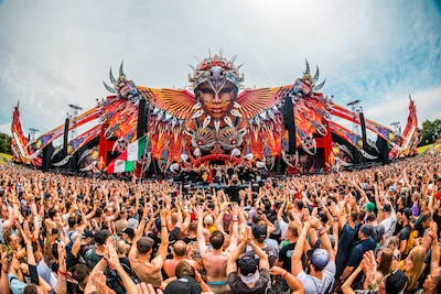 Tienduizenden bezoekers last minute niet welkom op Defqon vanwege hitte: ‘Wie betaalt mijn hotel?’