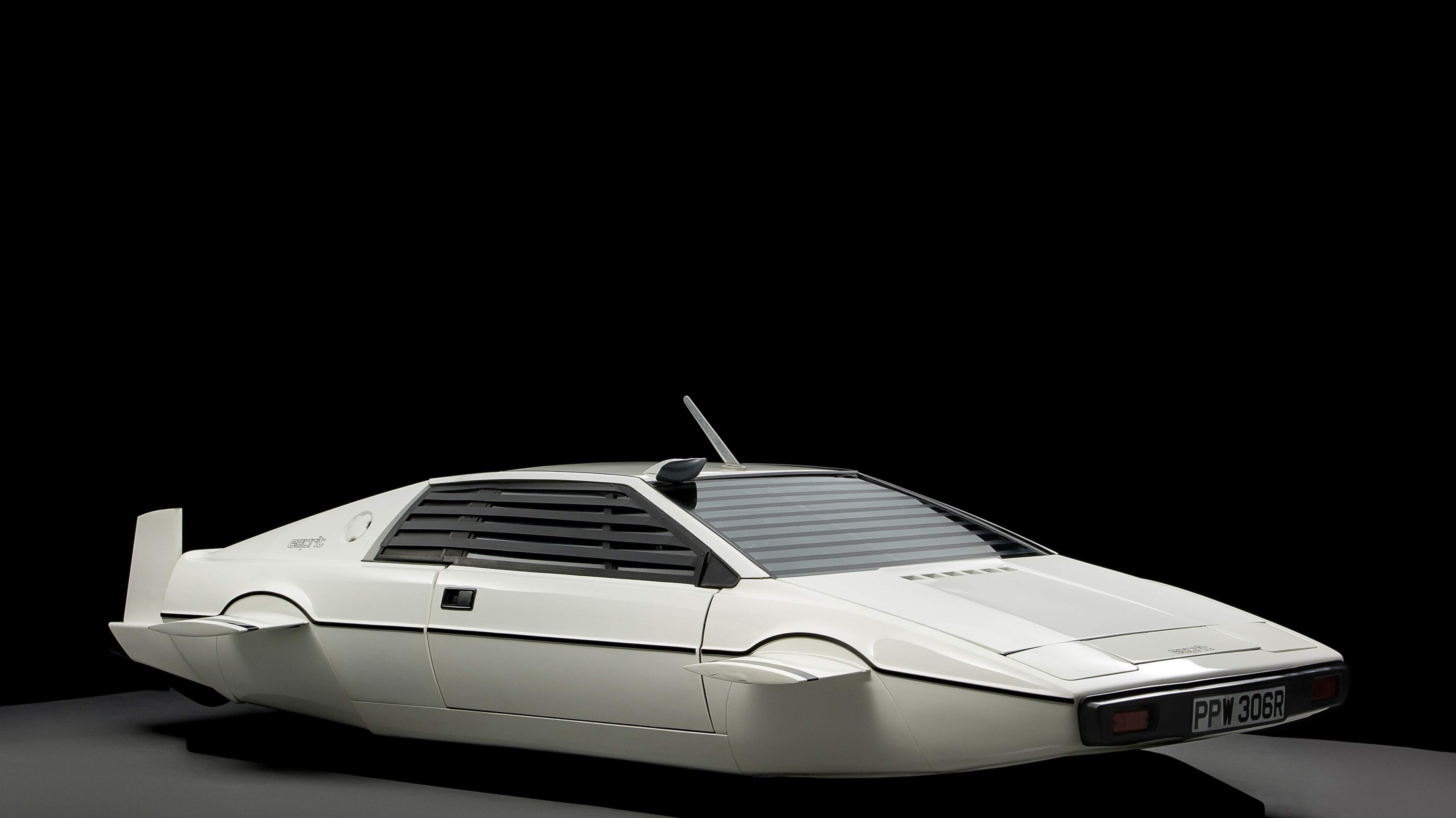 Iconische auto James Bond wordt geveild en moet zo'n 300.000 euro opleveren: ’Alleen 007 kon hiermee rijden of duiken’