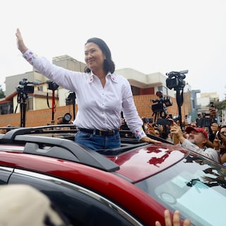 Rechtse Fujimori wint na lange telprocedure presidentsverkiezingen in Peru