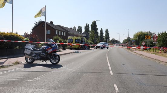 Fietser gewond na aanrijding met auto, bestuurder rijdt door
