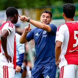 Ajax verliest van Panathinaikos in eerste oefenwedstrijd onder nieuwe trainer Míchel