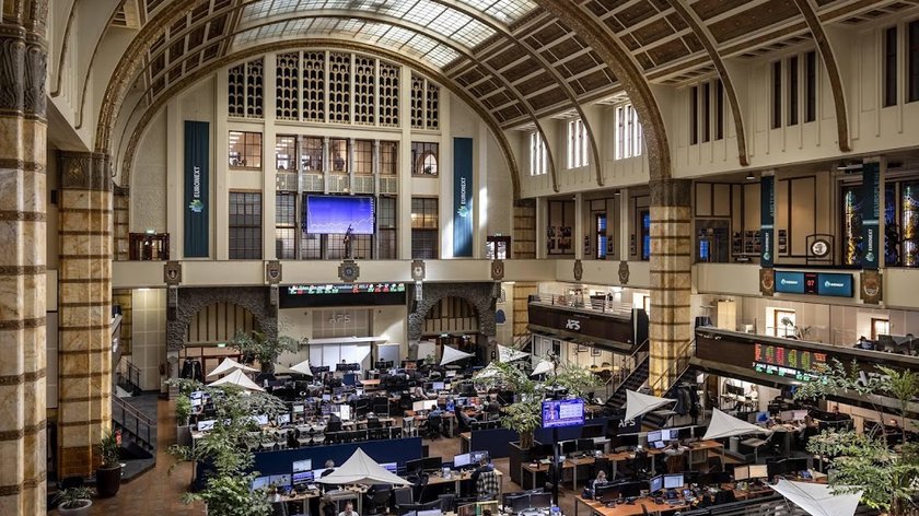 Hogere olieprijs drukt op sentiment beleggers, AEX wel nipt hoger