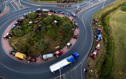 Boeren in heel Nederland protesteren fel tegen de nieuwe stikstofplannen van het kabinet