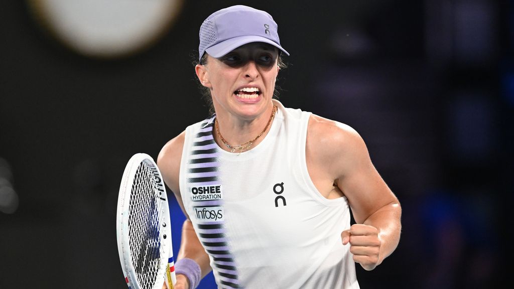 Swiatek moeizaam, Djokovic met speels gemak naar tweede ronde Australian Open