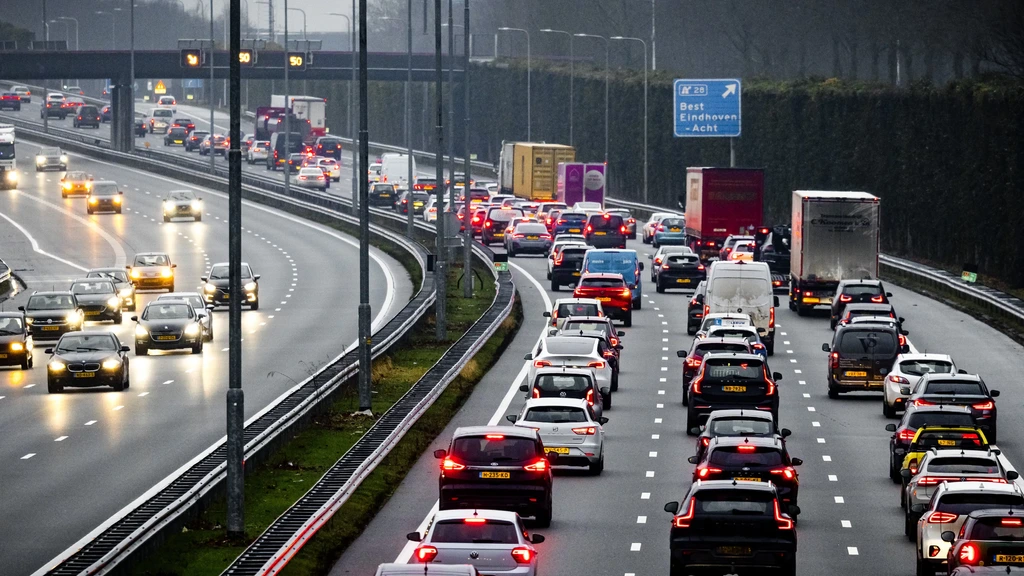 Drukste avondspits van het jaar: ruim 1100 kilometer file