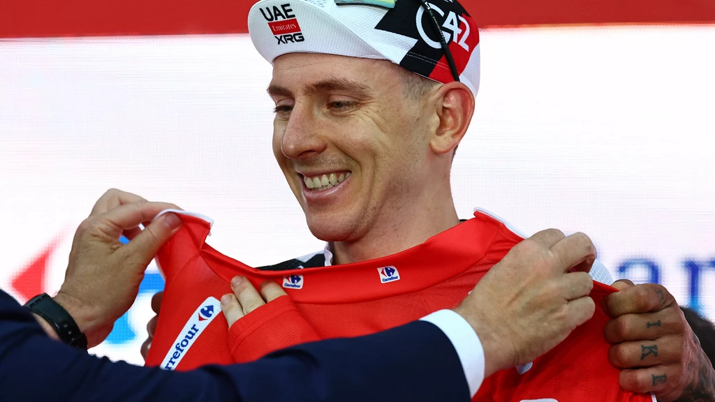 Pogacar begint missie in Vuelta met tijdritwinst in Monaco met miniem verschil