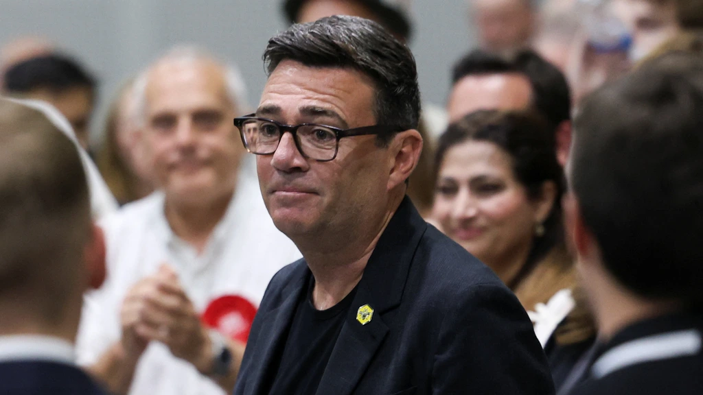 Labour-politicus Burnham wint zetel, weg vrij om Starmer uit te dagen