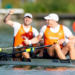 Roeiers Van Dorp en Twellaar veroveren wereldtitel op Amsterdamse Bosbaan
