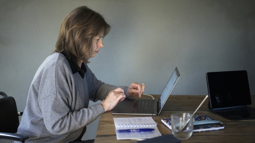 Werken we straks allemaal weer op kantoor of is thuiswerken een blijvertje? ‘Bal ligt bij werkgever’
