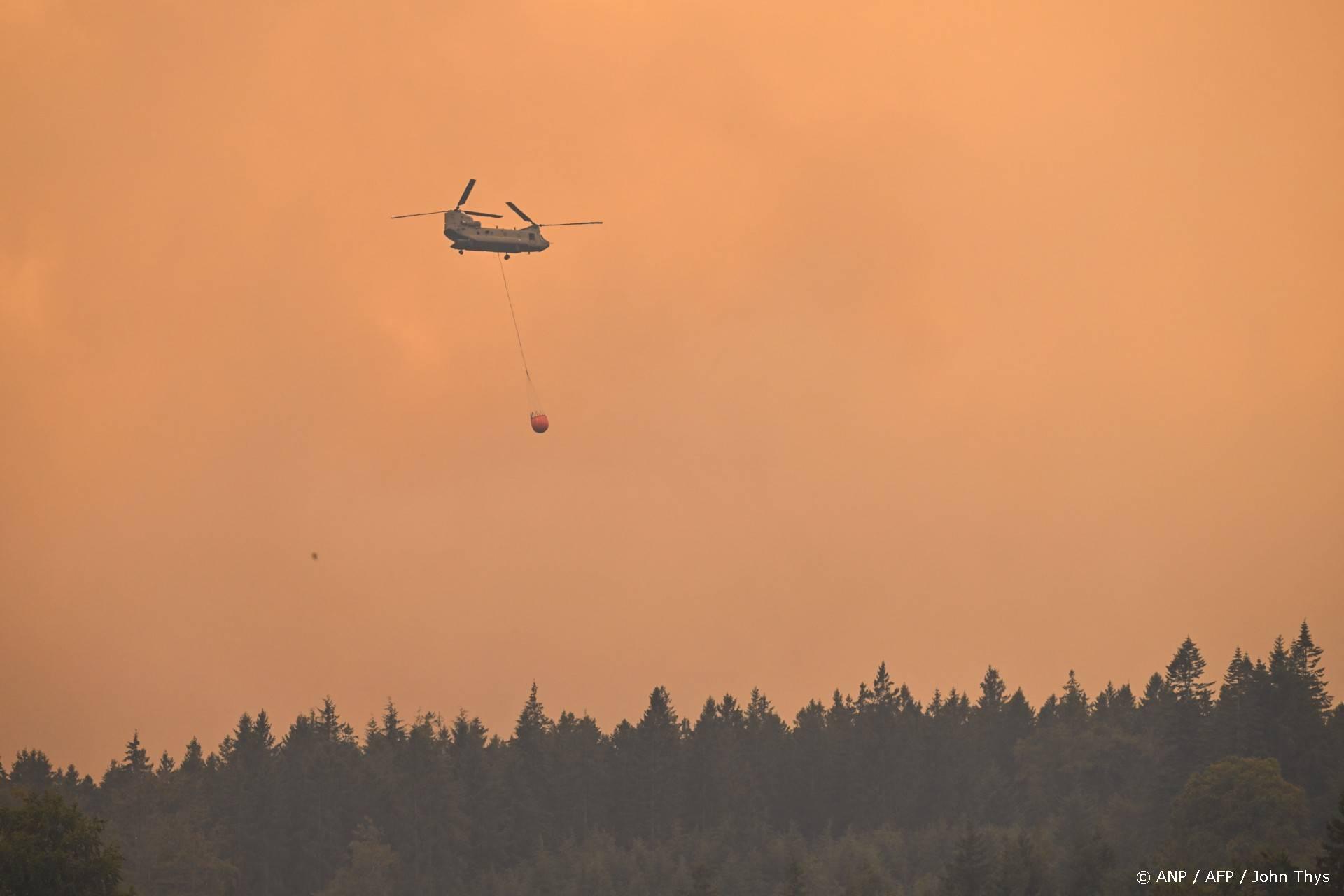 Duitse en Noorse helikopters ondersteunen bij natuurbrand België