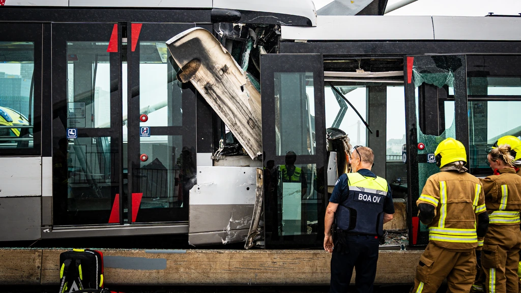 Vijftien gewonden bij botsing trams op Erasmusbrug in Rotterdam, 'vreselijk ongeluk'