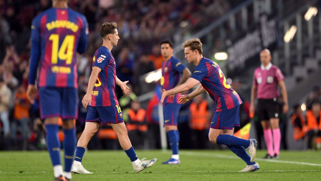 Barcelona loopt verder uit door winst in stadsderby, assist voor invaller De Jong