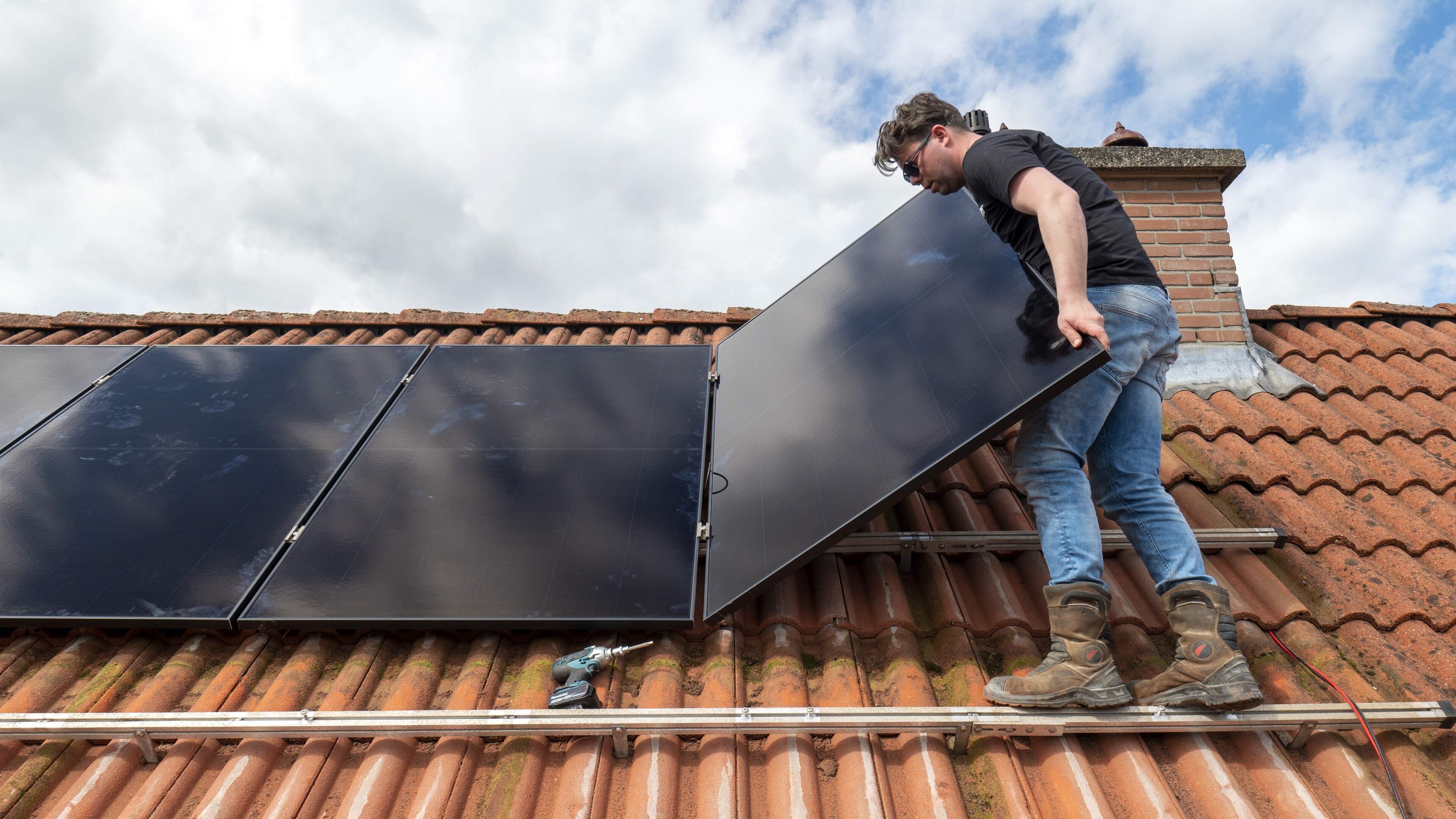 Einde salderingsregeling hakt erin: energienota tot honderden euro’s hoger, maar met deze tips verdien je je zonnepanelen toch snel terug