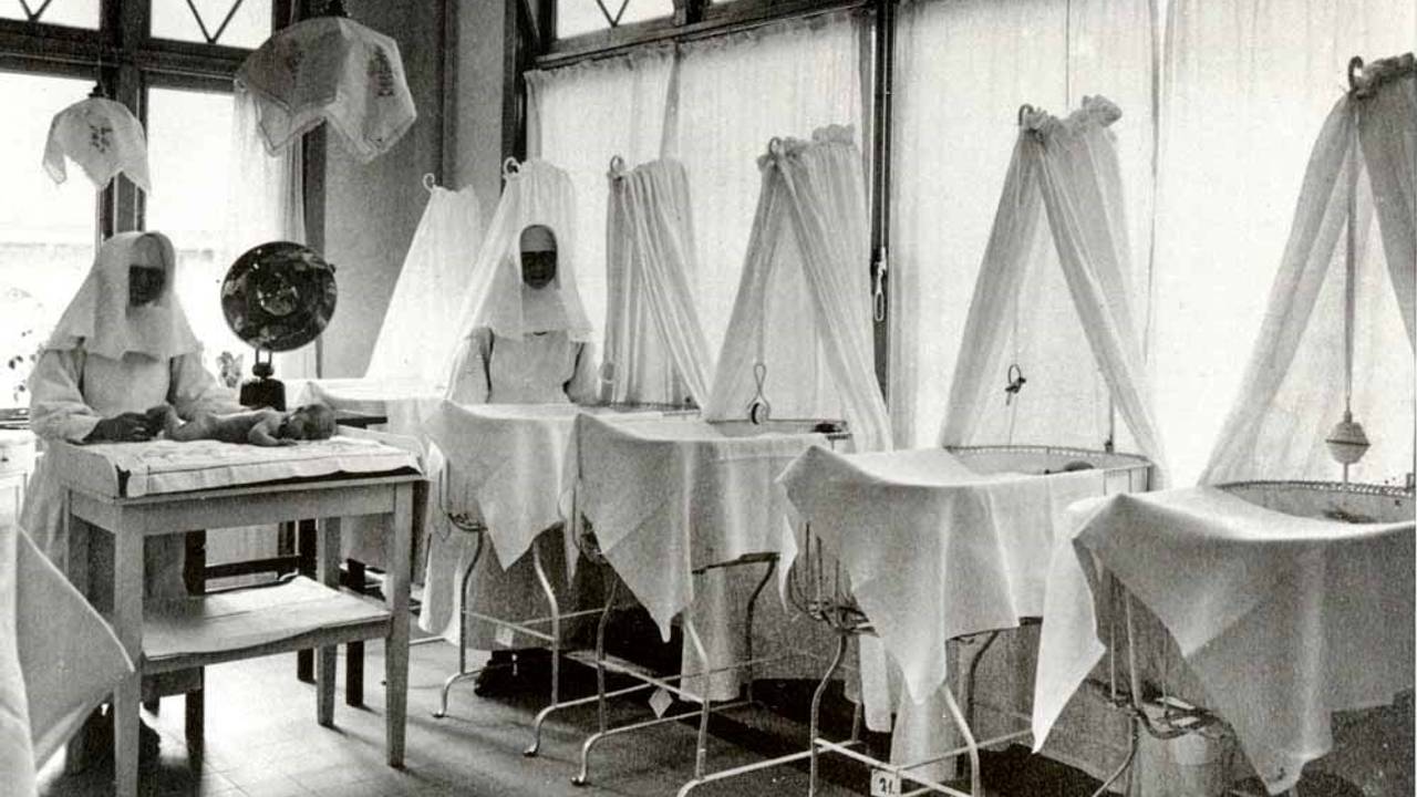 Afstandsmoeders willen bredere erkenning en excuses van meer partijen