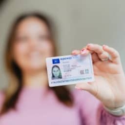 Verkeerde kaart van Nederland op nieuwe rijbewijzen: 'Blijven even veel waard'