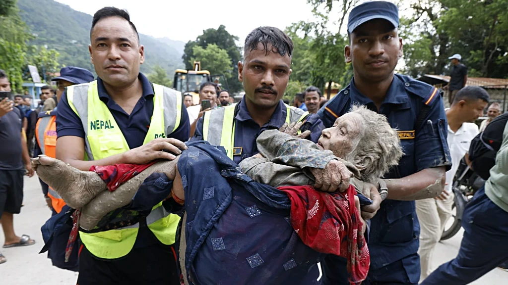 Grote ravage na stortvloed Nepal, meer dan 150 doden en honderden vermisten